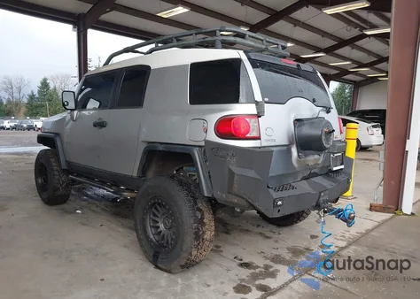 2007 Toyota Fj Cruiser z USA, uszkodzony, nr VIN JTEBU11F270086147